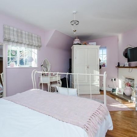 Pretty Country Home Dog Friendly On Request Henfield Экстерьер фото